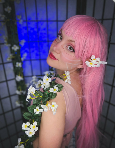 Naakte gelekte OnlyFans-foto van Uwugirlaraara