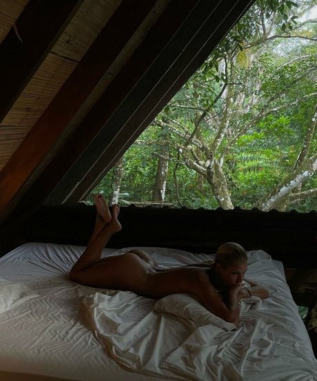 Naakte gelekte OnlyFans-foto van Jessica Goicoechea