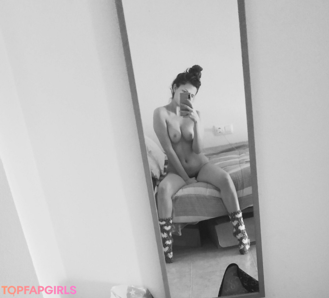 Naakte gelekte OnlyFans-foto van Laperritadepapi #25 Naakte gelekte OnlyFans-foto van Laperritadepapi #25