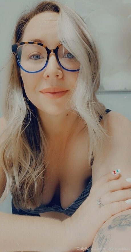 Naakte gelekte OnlyFans-foto van Marymoonkat