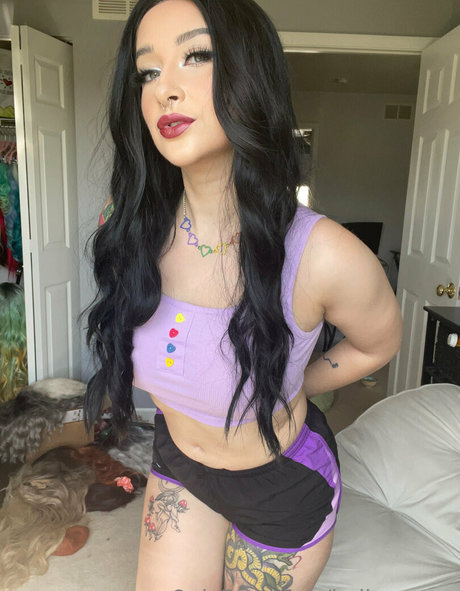 Naakte gelekte OnlyFans-foto van Bellecurves