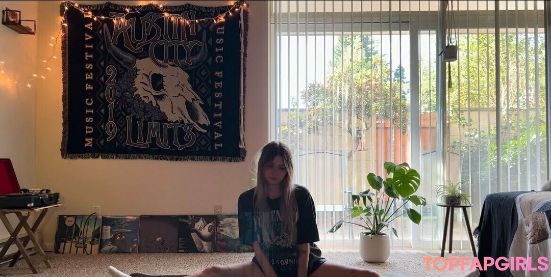 Naakte gelekte OnlyFans-foto van Alignedbyjuniper #164 Naakte gelekte OnlyFans-foto van Alignedbyjuniper #164