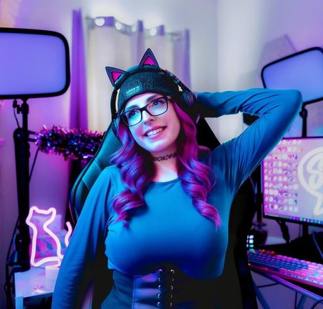 Naakte gelekte OnlyFans-foto van Simby