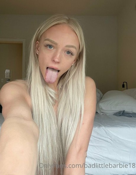 Naakte gelekte OnlyFans-foto van Badlittlebarbie18