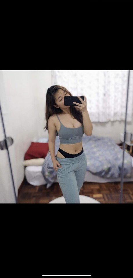 Naakte gelekte OnlyFans-foto van Ugene Lee
