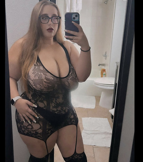 Naakte gelekte OnlyFans-foto van Cassthesnowbunnyy