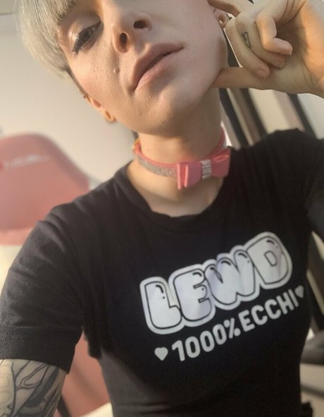 Naakte gelekte OnlyFans-foto van Freepoisonne