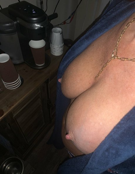 Naakte gelekte OnlyFans-foto van Mary Burke