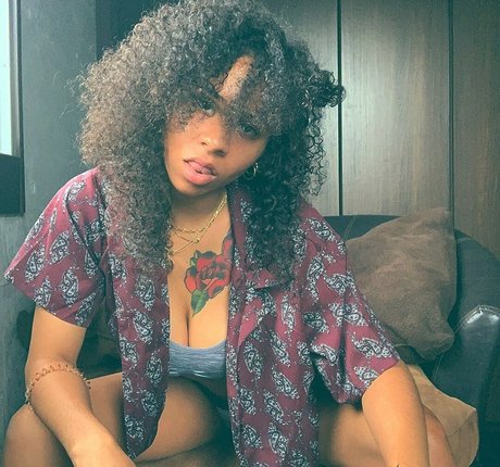 Naakte gelekte OnlyFans-foto van Jahkara Smith