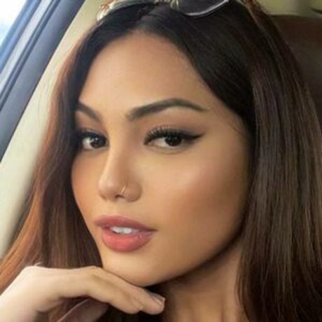 Naakte gelekte OnlyFans-foto van Ariana Tashne