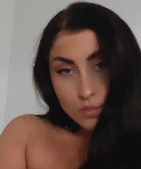 Naakte gelekte OnlyFans-foto van British Baddie