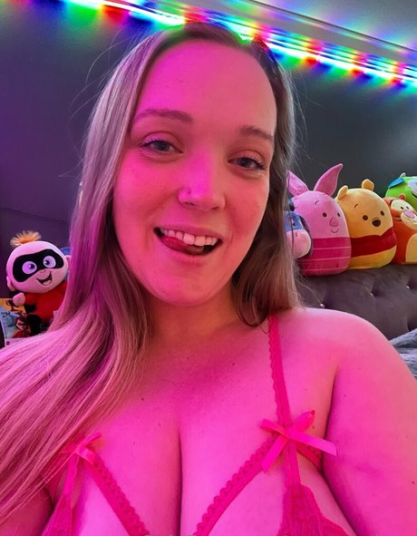 Naakte gelekte OnlyFans-foto van Curvycutiexo