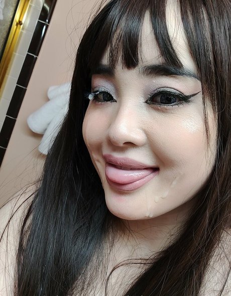Naakte gelekte OnlyFans-foto van Thekoreansecretary