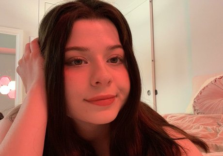 Naakte gelekte OnlyFans-foto van Aveykitty