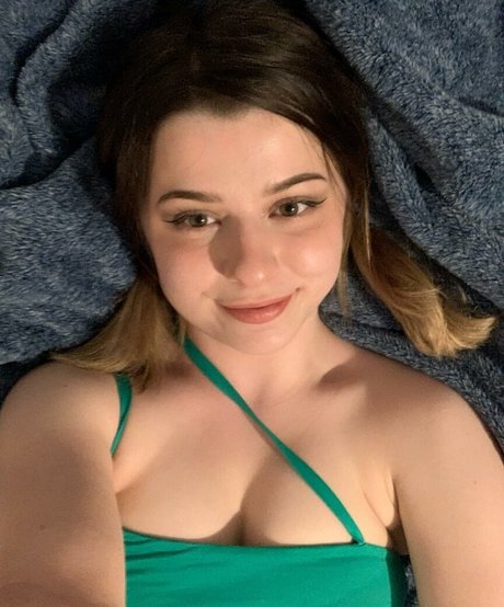 Naakte gelekte OnlyFans-foto van Aveykitty