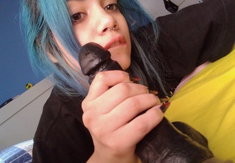 Naakte gelekte OnlyFans-foto van Kinoko Rin
