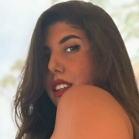 Naakte gelekte OnlyFans-foto van Kendall Navarro