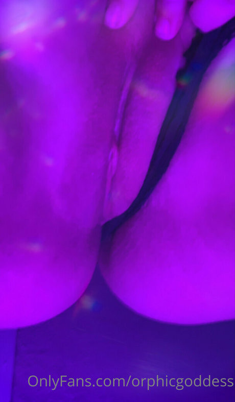 Naakte gelekte OnlyFans-foto van Orphicgoddess