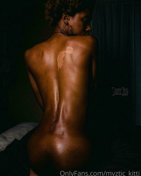 Naakte gelekte OnlyFans-foto van Xsexysadiex