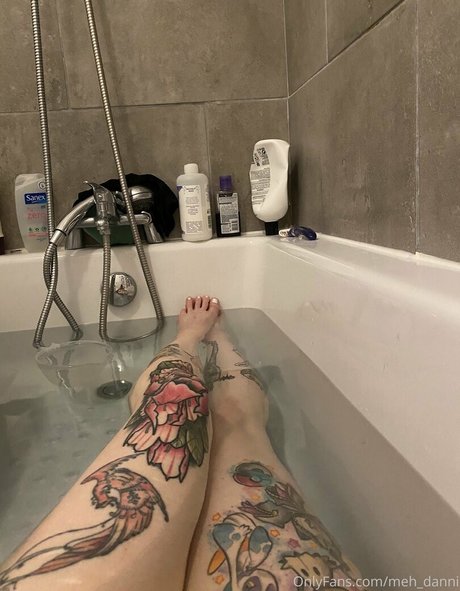 Naakte gelekte OnlyFans-foto van Mehdanni