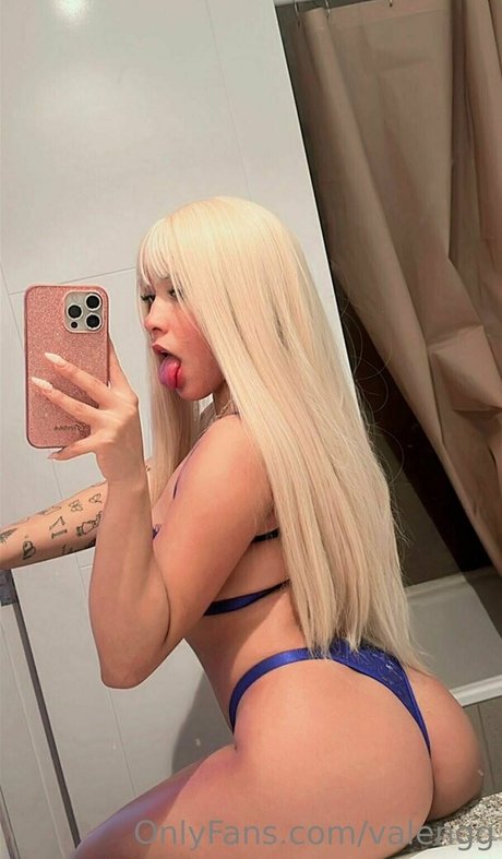 Naakte gelekte OnlyFans-foto van Valengg