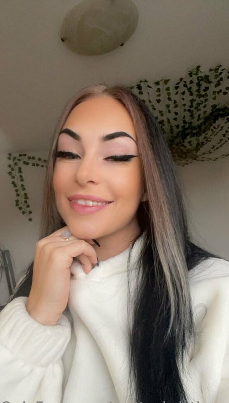 Naakte gelekte OnlyFans-foto van Cuntychristinaafree