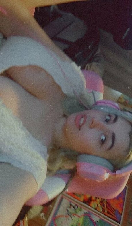 Naakte gelekte OnlyFans-foto van Babymooshi