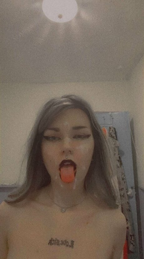Naakte gelekte OnlyFans-foto van Lizzylovesick