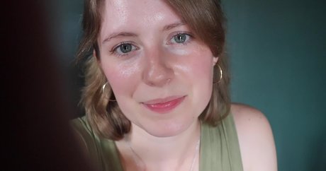 Naakte gelekte OnlyFans-foto van Ozley Asmr