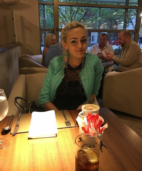 Naakte gelekte OnlyFans-foto van Kalina Balimezova