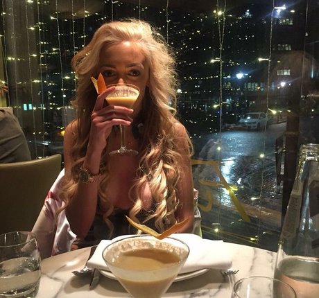 Naakte gelekte OnlyFans-foto van Kalina Balimezova