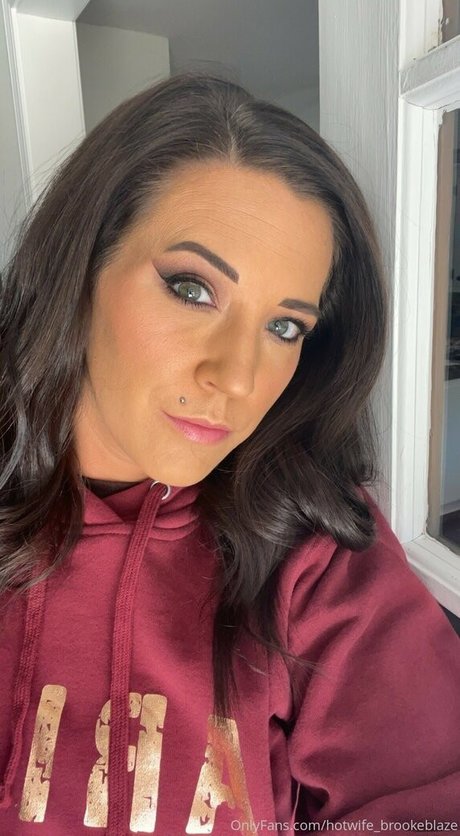 Naakte gelekte OnlyFans-foto van Hotwifebrookeblaze