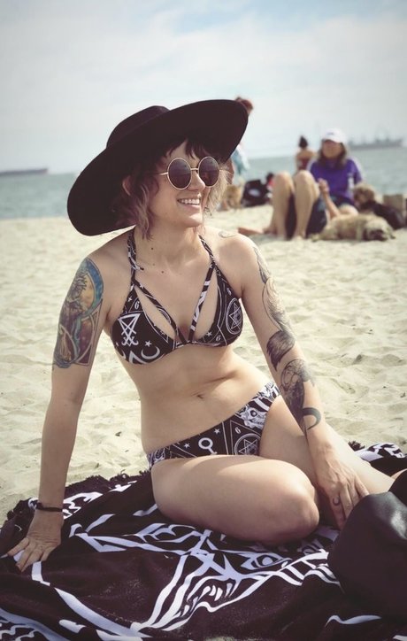 Naakte gelekte OnlyFans-foto van Holly Conrad