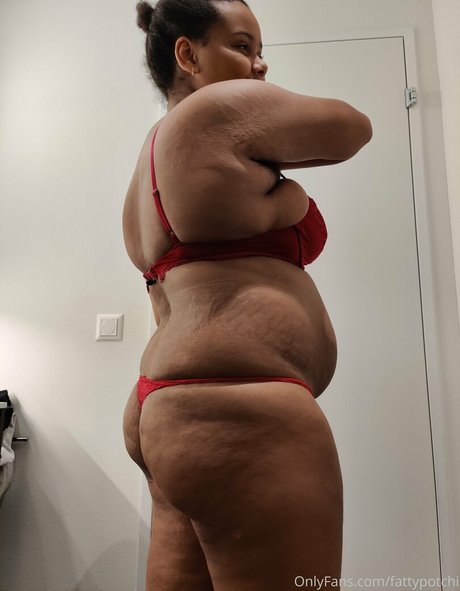 Naakte gelekte OnlyFans-foto van Fattypotchi