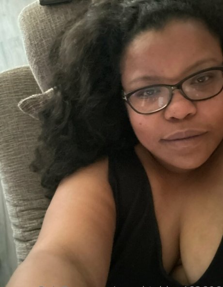 Naakte gelekte OnlyFans-foto van Naughtybbw462606