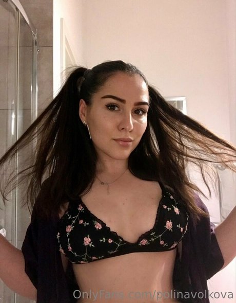 Naakte gelekte OnlyFans-foto van Polinavolkova