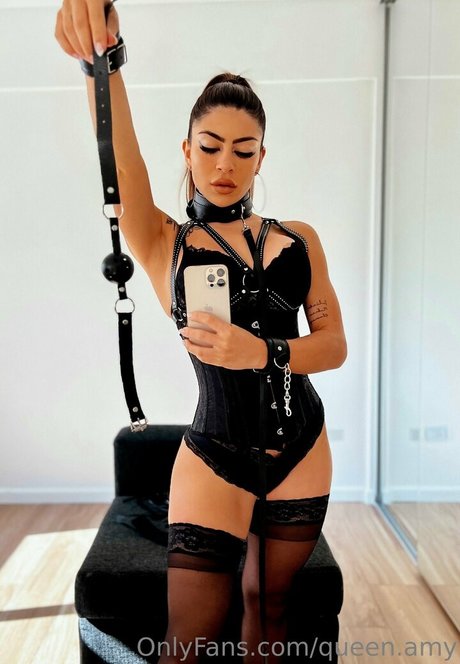 Naakte gelekte OnlyFans-foto van Queenamy