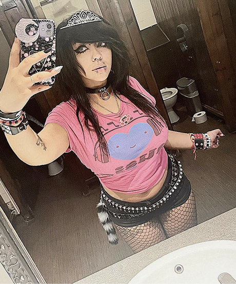 Naakte gelekte OnlyFans-foto van Fuwafunk