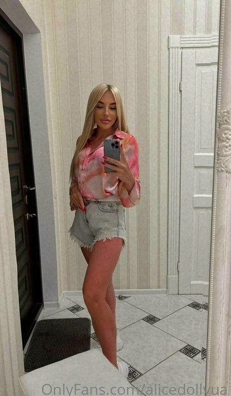 Naakte gelekte OnlyFans-foto van Alicedollyua