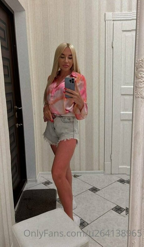 Naakte gelekte OnlyFans-foto van Alicedollyua