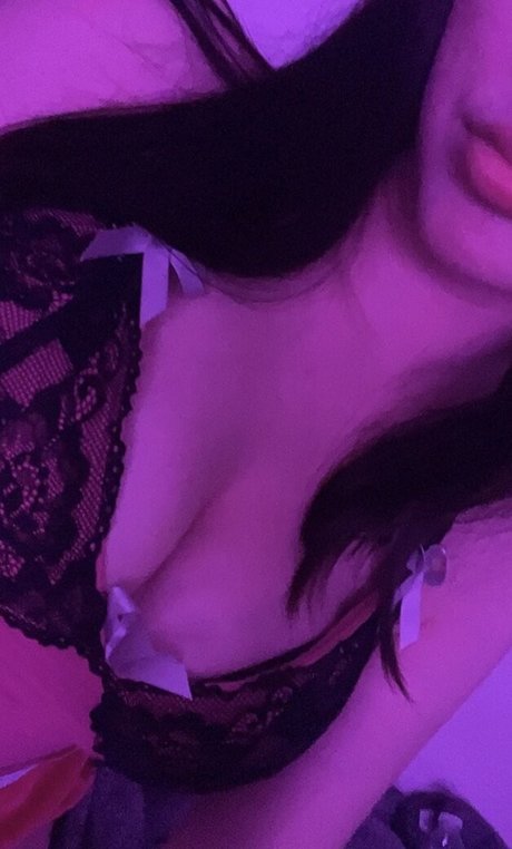 Naakte gelekte OnlyFans-foto van Iloveglitt3r