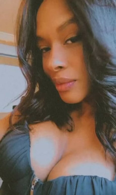 Naakte gelekte OnlyFans-foto van Eisoularis