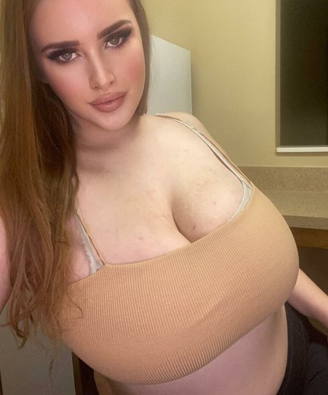 Naakte gelekte OnlyFans-foto van Scarlett Rose
