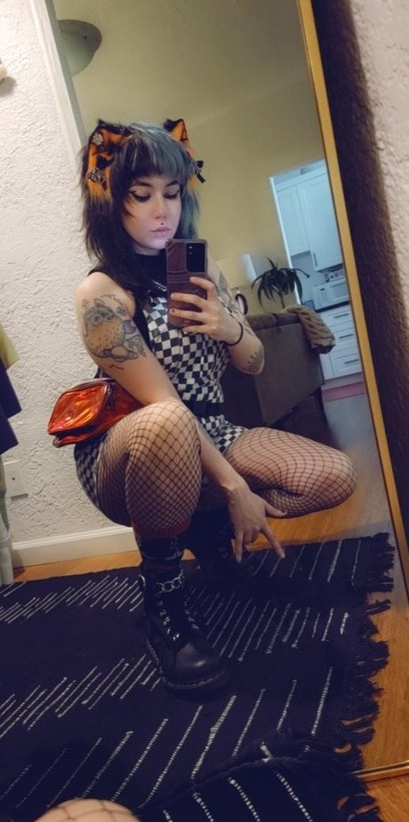 Naakte gelekte OnlyFans-foto van Knives
