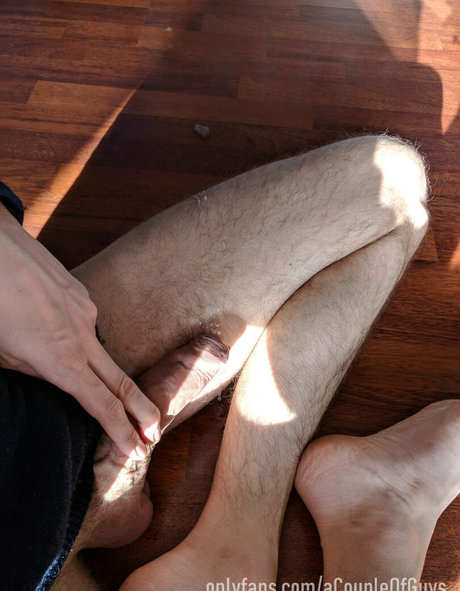 Naakte gelekte OnlyFans-foto van Acoupleofguys