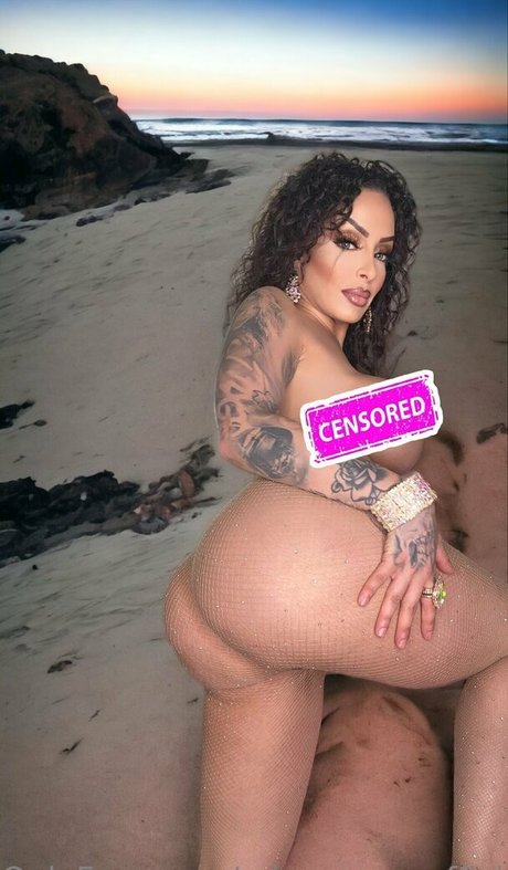 Naakte gelekte OnlyFans-foto van Missmeenaofficial