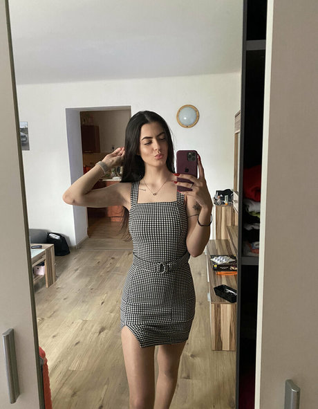 Naakte gelekte OnlyFans-foto van Juicynicolefree