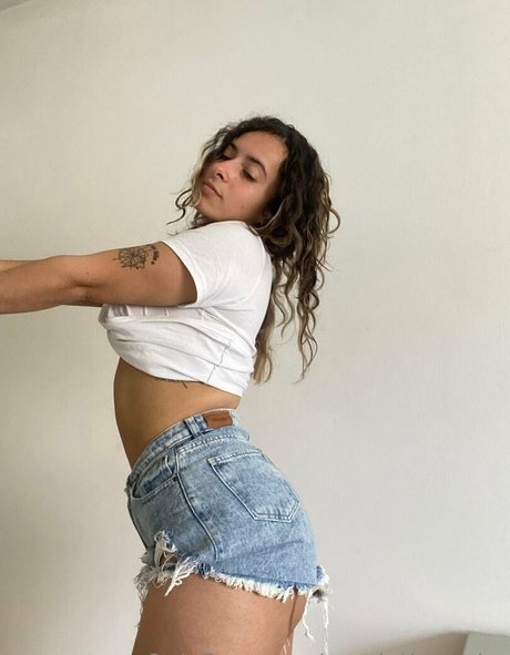 Naakte gelekte OnlyFans-foto van Nairobimoon