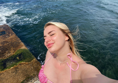 Naakte gelekte OnlyFans-foto van Blondyaria