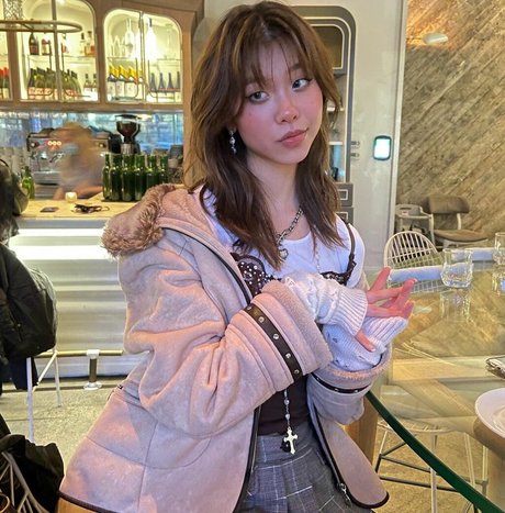 Naakte gelekte OnlyFans-foto van Olivia Sun